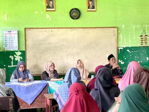 RAPAT WALI MURID KELAS 6 DAN KOMITE MENGENAI UJIAN AKHIR MADRASAH DAN TKA TAHUN AJARAN 2025/2026 MI NURUL ISLAM 2 KARANG SARI